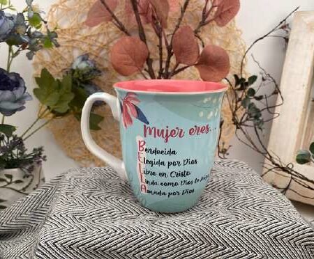 Taza amada y bendecida Soy bella 14 oz