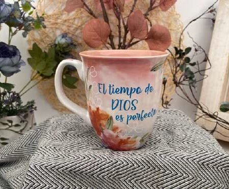 Taza amada y bendecida todo a su tiempo 14 oz
